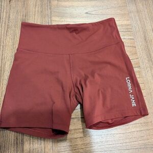 Lorna Jane Women's Athletic Shorts in Burgundy